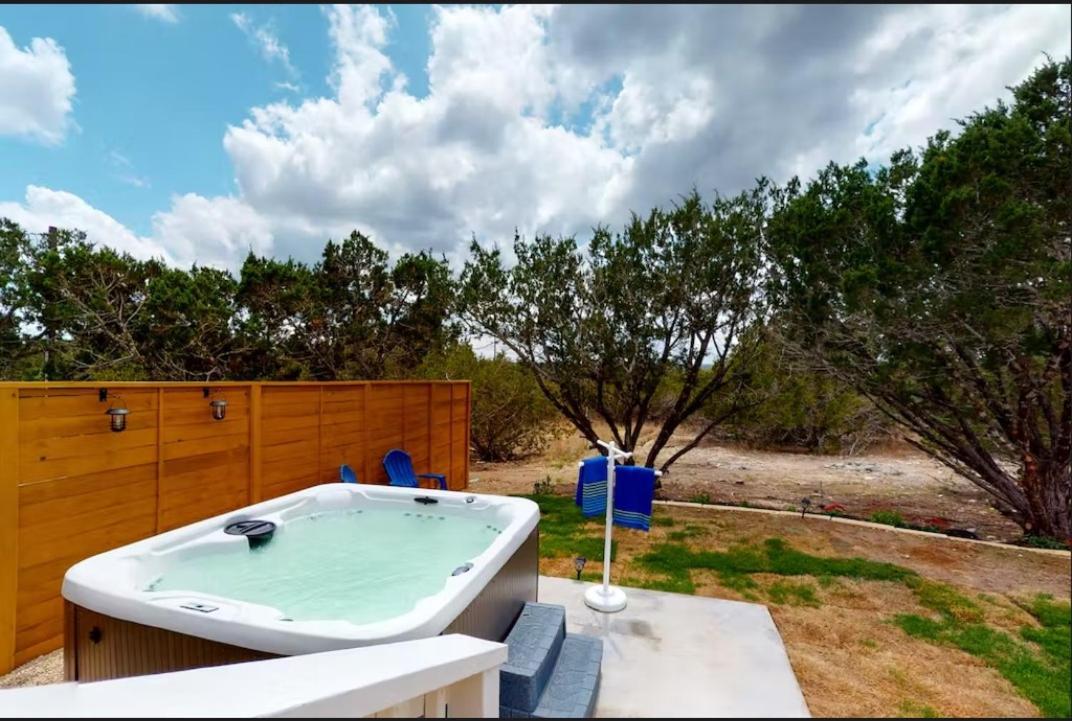 Blue Oasis In The Hill Country Hotel Kerrville Exterior foto